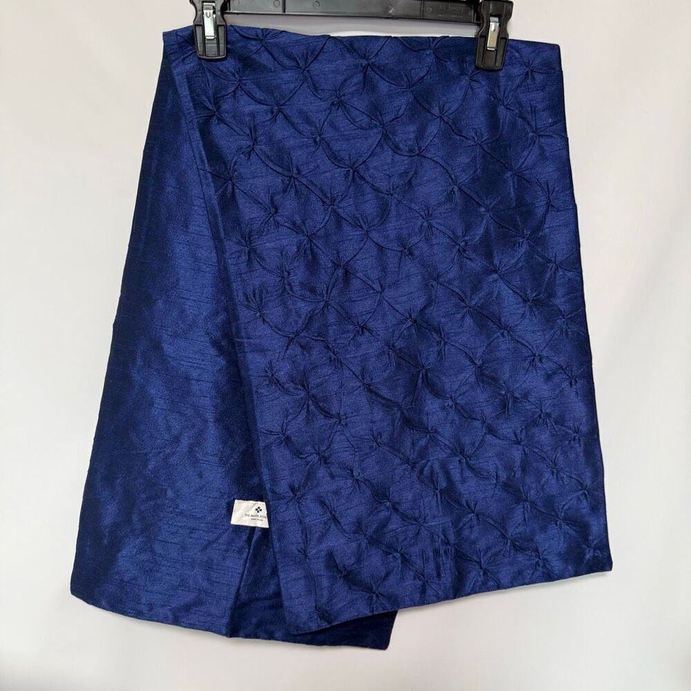 The White Petals Pinch Pleat Polyester royal blue table runner 14x48” NWOT